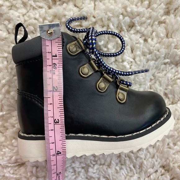 Gap Baby Size 5 Lace Up Ankle Hiker Combat Boot Faux Leather Gorpcore Comfort - Picture 8 of 9